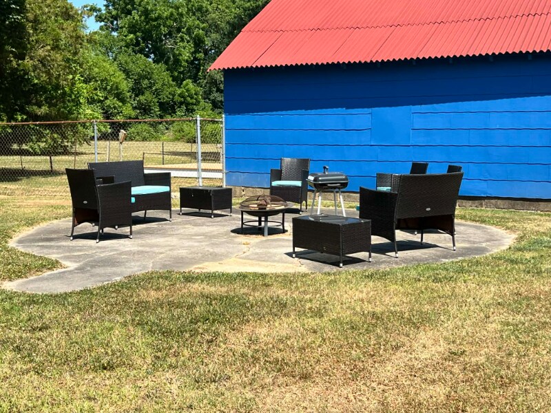 Building Photo - 215 Willow Ave