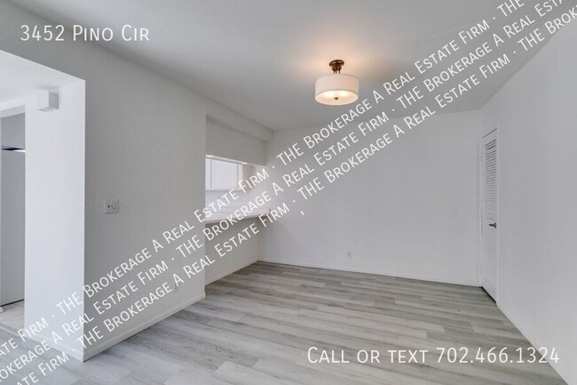 Building Photo - 3452 Pino Cir