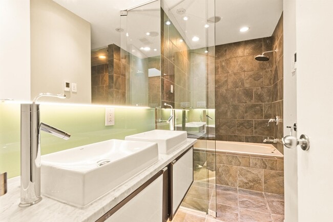 Building Photo - 526 Manila Ave