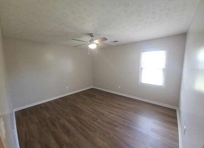 Building Photo - 5727 Lexington Dr