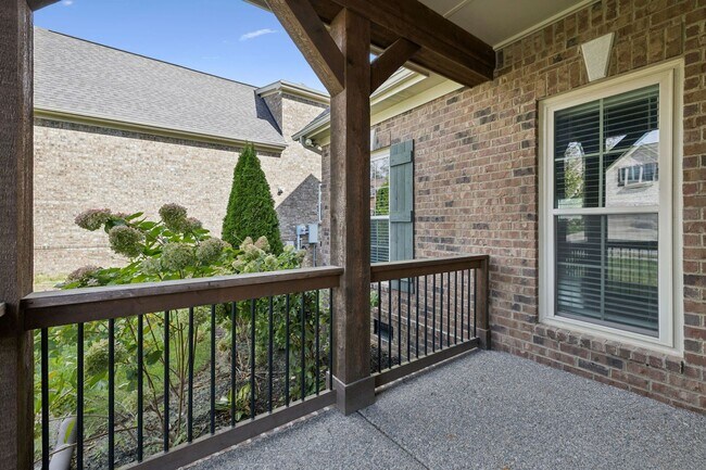 Building Photo - Welcome home to this beautifully maintaine...