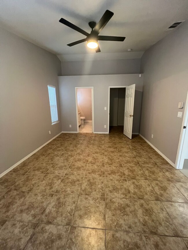 Building Photo - This home is for you! Newly remodeled