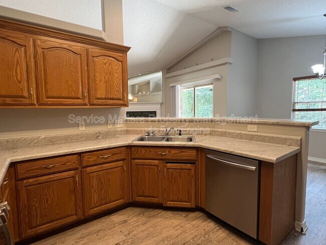 Building Photo - 5959 Sleepy Hollow Ct