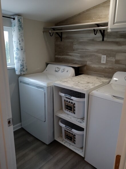 Laundry Room - 14 High St