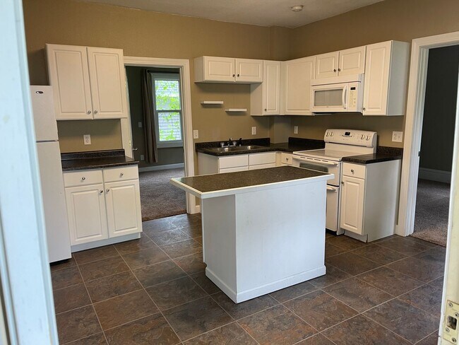 Building Photo - 503 Putnam St