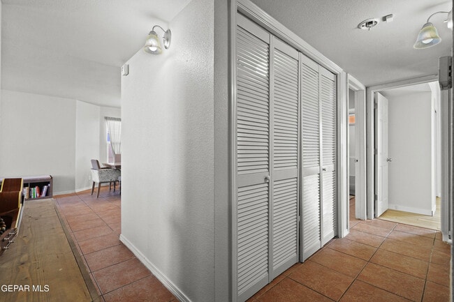 Building Photo - 12000 Prairie Ridge St