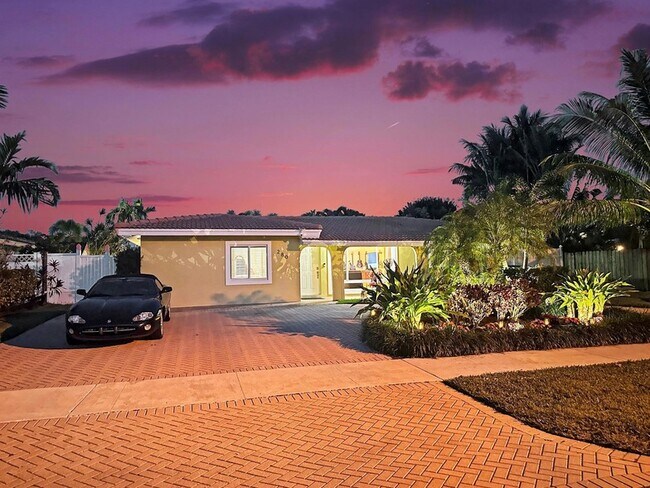 Building Photo - 280 SE 3rd Ave