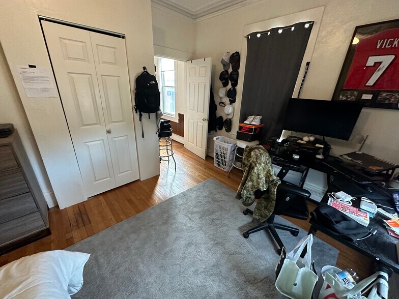 Building Photo - 53 W 7th St