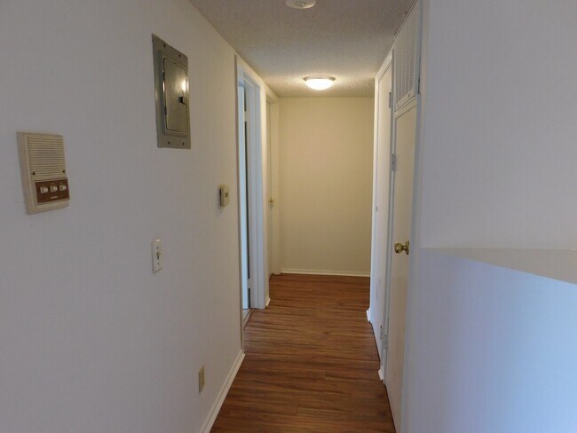 Building Photo - 10241 Commerce Ave