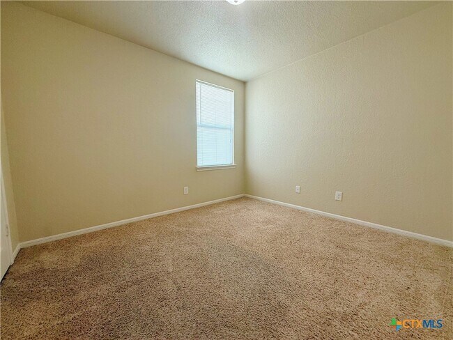 Building Photo - 941 Pinewood Dr