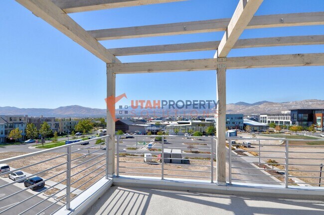 Building Photo - 11219 Clear Blue Dr