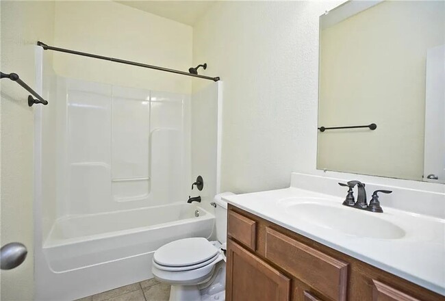 Building Photo - MUST SEE 3BDRM 2BATH HOUSE!!!