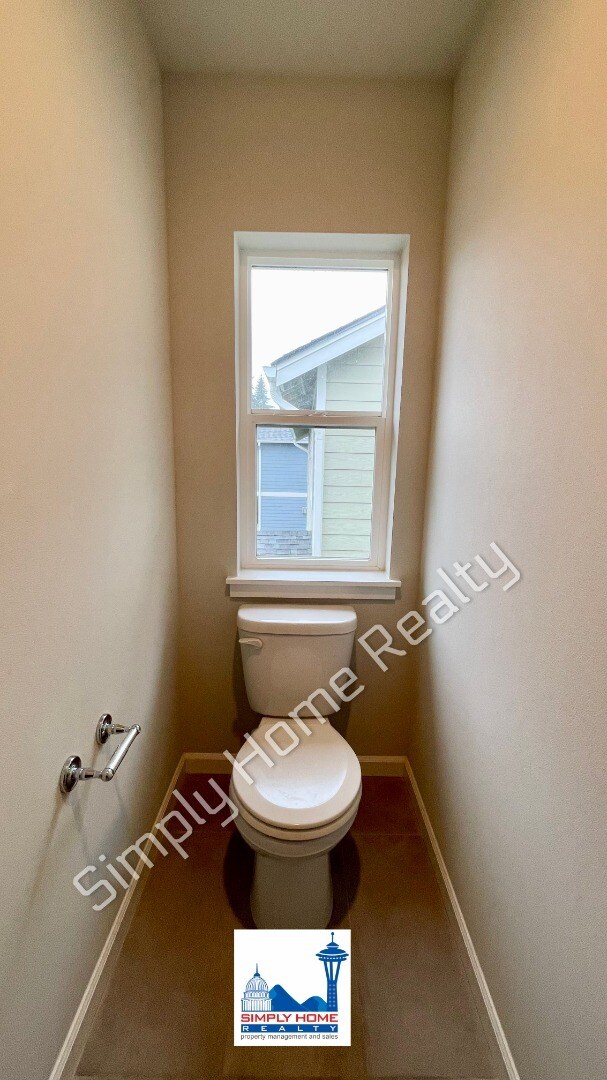 Building Photo - Step Inside to this Home with Spacious & Flexible Living!