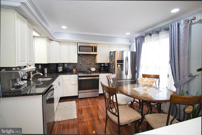 Building Photo - 4590 Louise St Claire Dr