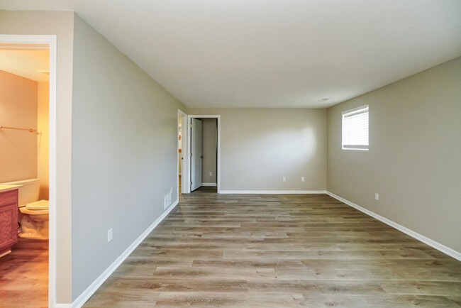 Building Photo - 565 Sharar Field Dr