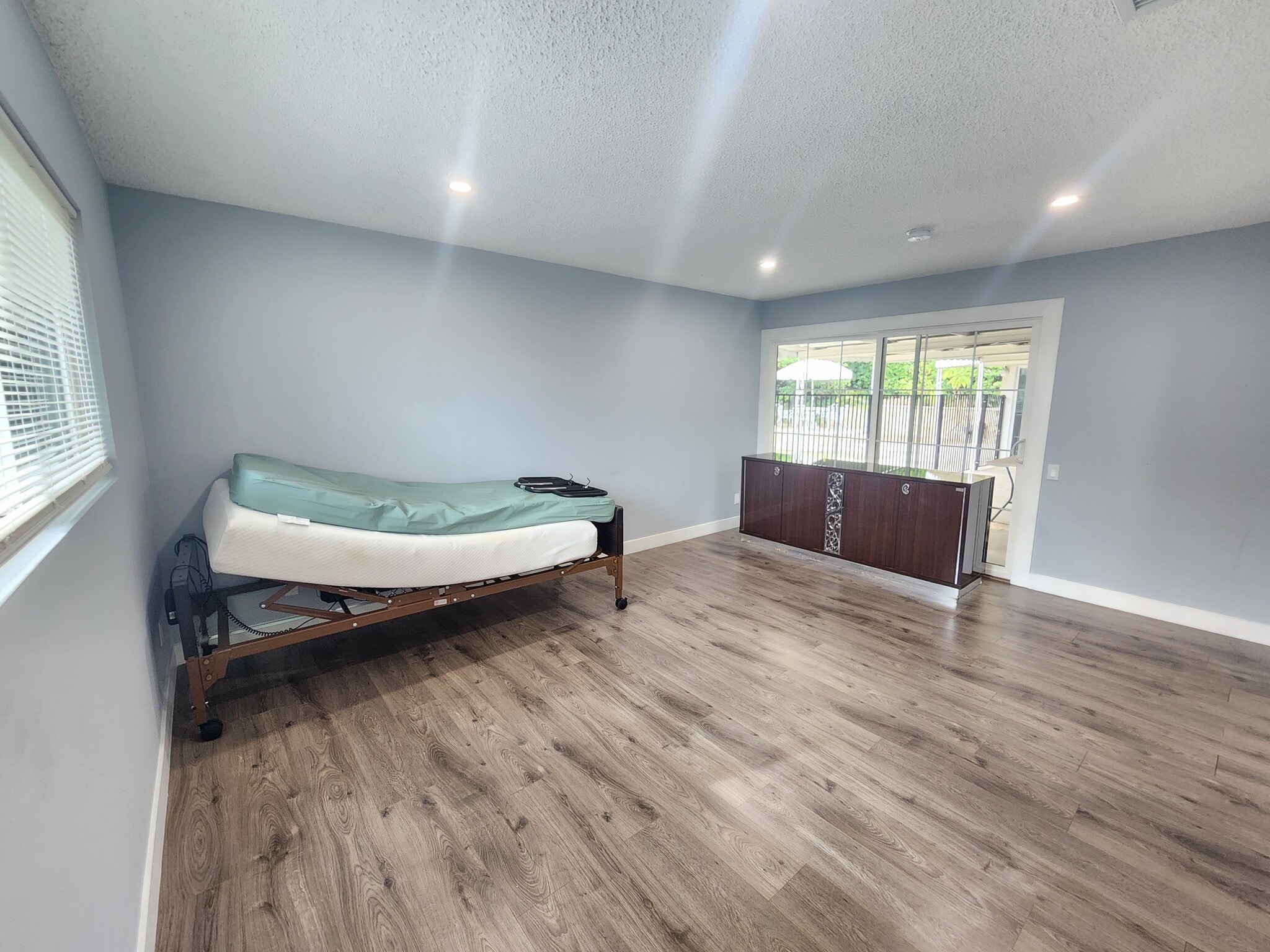 Building Photo - 11665 Babbitt Ave