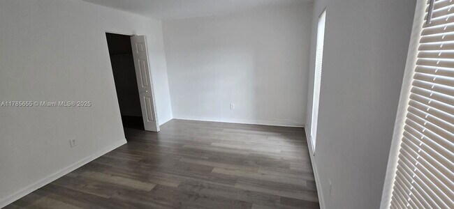 Building Photo - 4848 NW 24th Ct