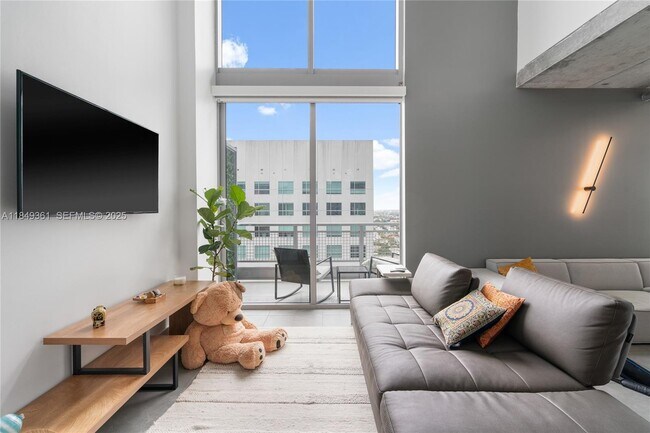 Building Photo - 690 SW 1st Ct