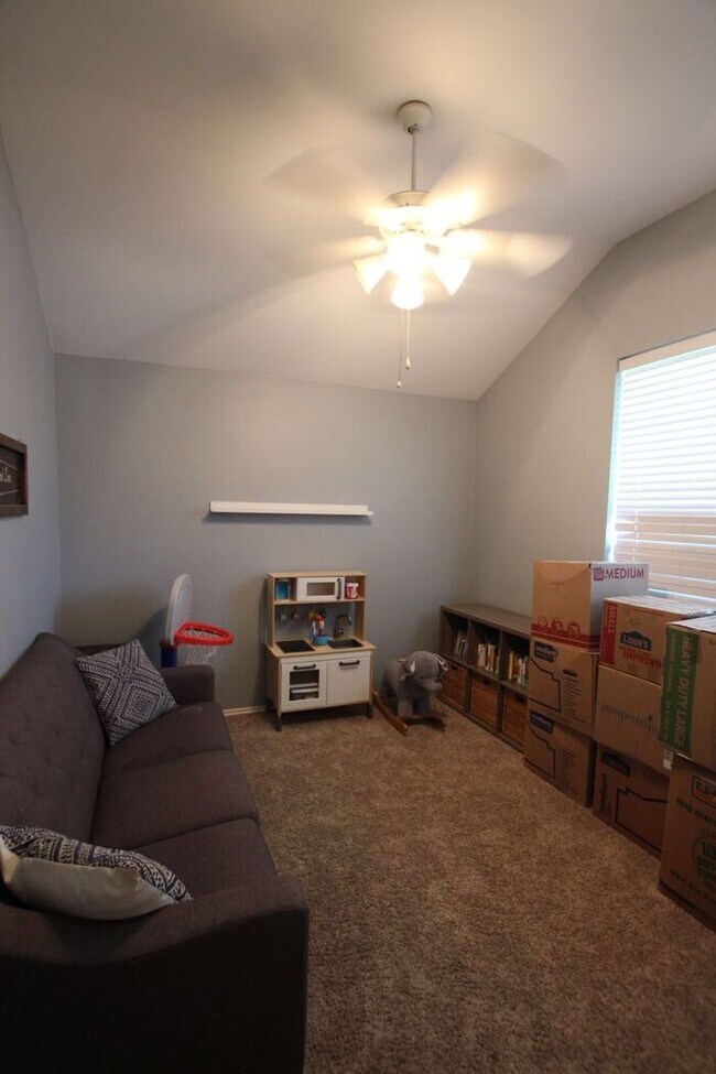 Building Photo - Tour Today! 4 bedroom 2 Bathroom in WHISD!