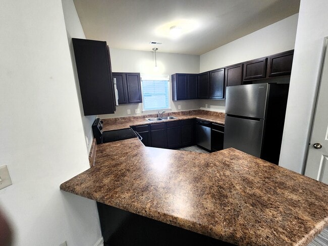 Building Photo - 145 Waterstone Ln