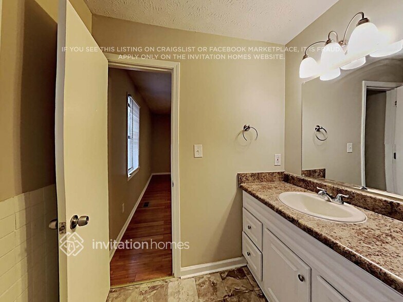 Building Photo - 1400 Glynn Oaks Dr SW
