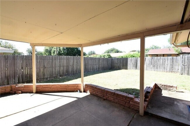 Building Photo - 508 Worcester Way