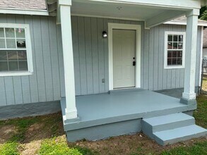 Building Photo - Charming 2 bedroom 1 bath home