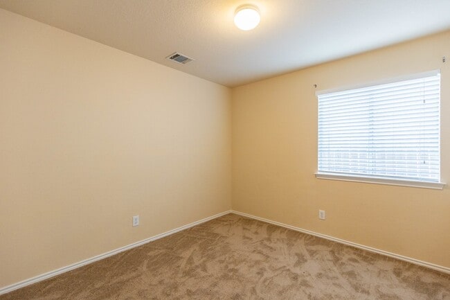 Building Photo - 2476 Medina Dr