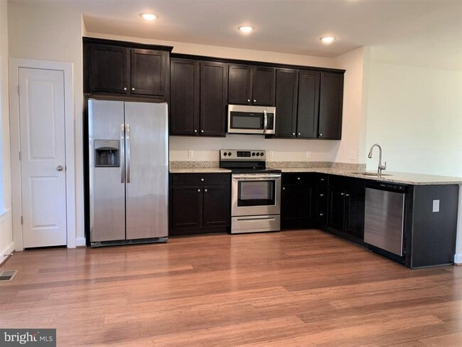 Building Photo - 56 Andrews Pl