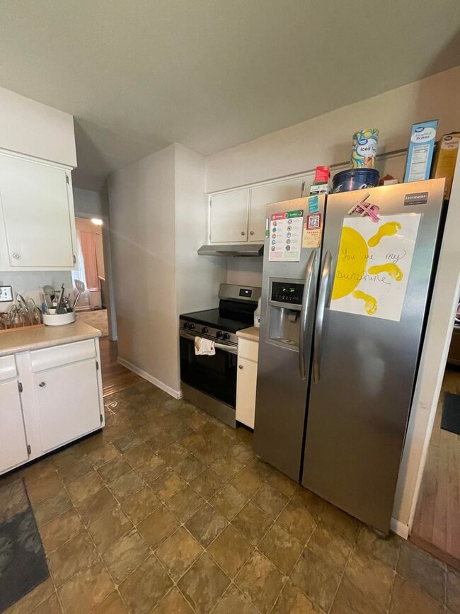 Building Photo - 3 Bedroom House