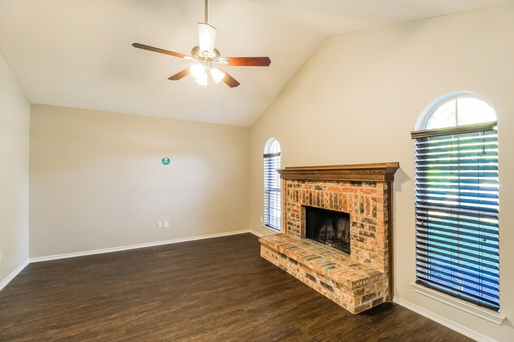 Building Photo - 4217 Glen Hollow Cir