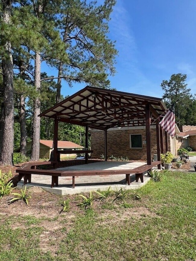 Building Photo - 3 Bedroom, 3 Bath Home in Dearing