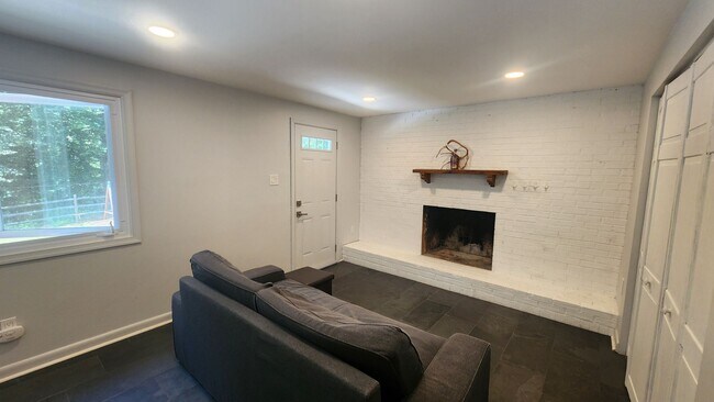 Building Photo - Wonderfully Updated Home On the Edge of Po...