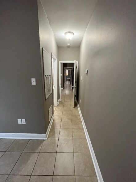 Building Photo - 1916 Eagle St