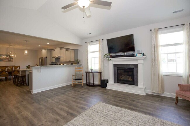 Building Photo - "Spacious 4-Bedroom Gem with 3 Full Baths - 2344 Sq Ft of Comfort on Stackhouse Drive!"