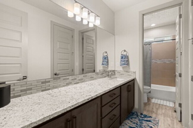 Building Photo - Like New Los Lunas Home!