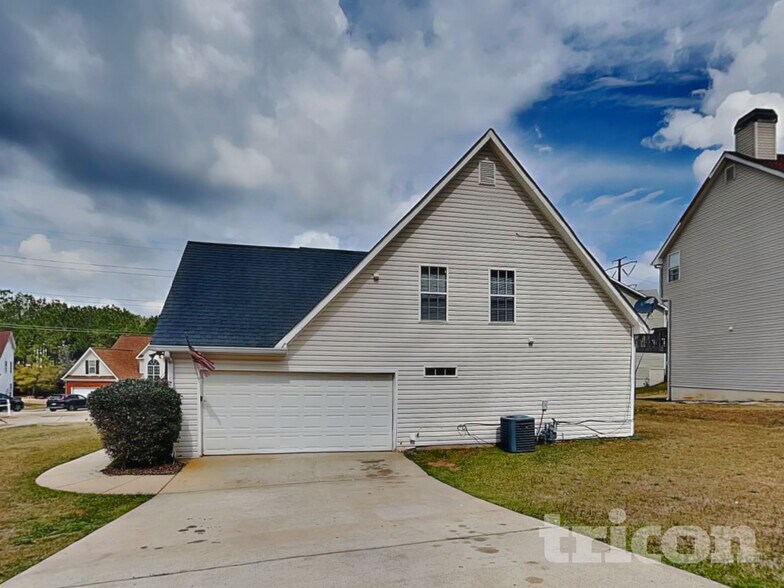 Building Photo - 3715 Longview Dr