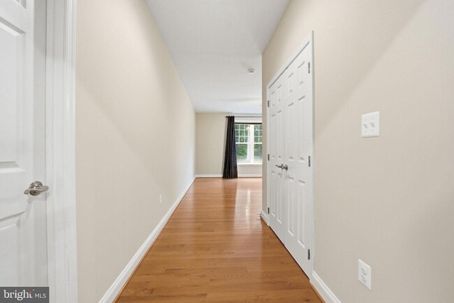 Building Photo - 42240 Hiddenwood Ln
