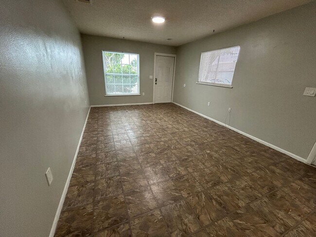 Building Photo - 530 5th Ave W