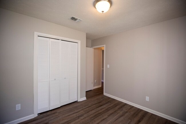 Building Photo - ** 3 Bed 2 Bath located off Wares Ferry rd...