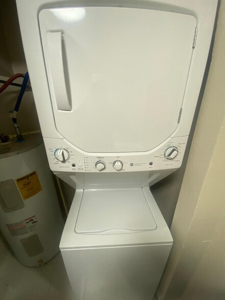 Building Photo - 904 Tulane St