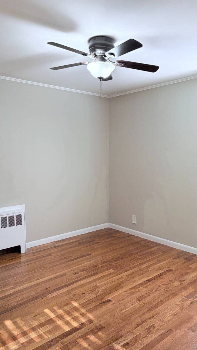 Building Photo - 136 S Fordham Rd