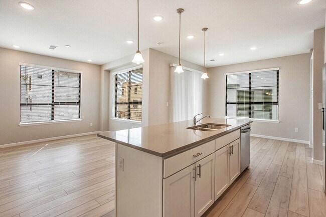 Building Photo - Beautiful 2 Bed 2 1/2 Townhome in Virginia Village