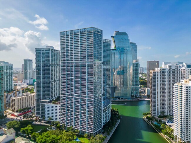 Building Photo - 495 Brickell Ave