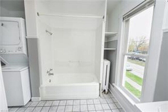 Building Photo - 554 Creedmore Ave