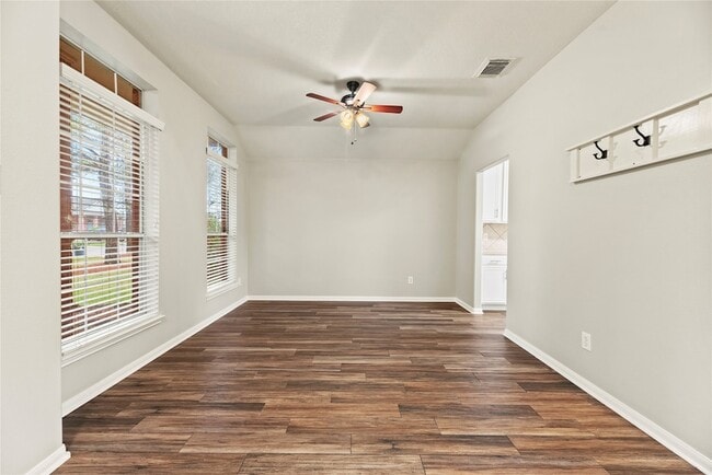 Building Photo - 9910 Pine Flats Dr