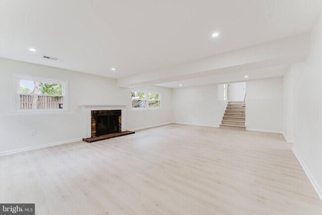 Building Photo - 7107 Sontag Way