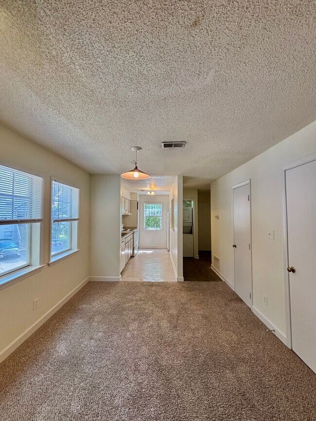 Building Photo - 2502 Avent Ferry Rd
