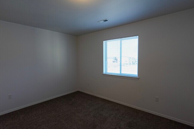 Building Photo - 2829 W Marina Dr