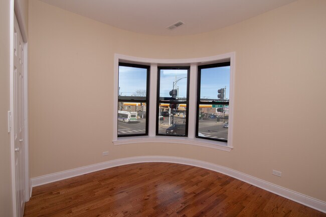 Building Photo - 4001 W Armitage Ave